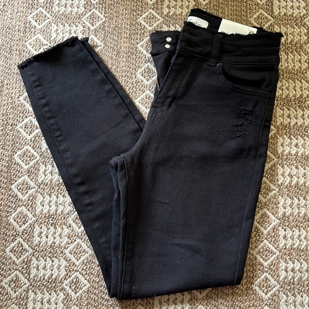 3/$30 NWT KANCUN Skinny Jeans